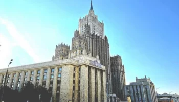 Минимизировать исторические искажения через книги