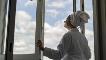 Okna Eko: фиксируем цены и дарим москитные сетки на остекление домов Okna Eko: фиксируем цены и дарим москитные сетки на остекление домов