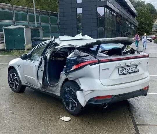 Житель Сочи настаивает на выплате компенсации за авто, уничтоженное мощной селью